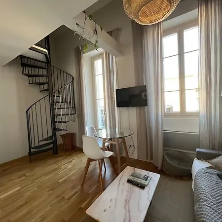 Beautiful Duplex Near The דירה *