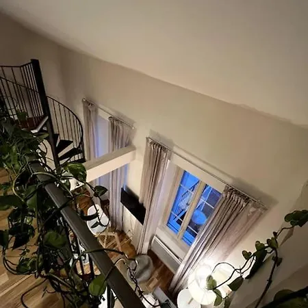Beautiful Duplex Near The דירה